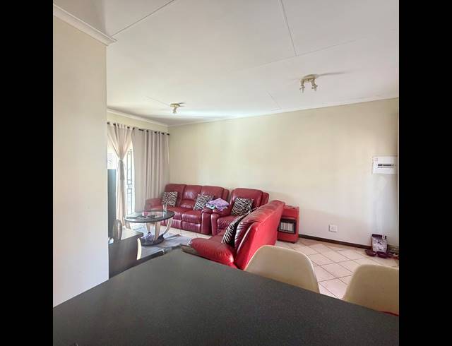 2 BEDROOM CLUSTER FOR SALE IN MOOIKLOOF RIDGE